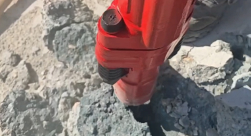 Martillo Neum&aacute;tico TPB-40 en Carretera.mp4